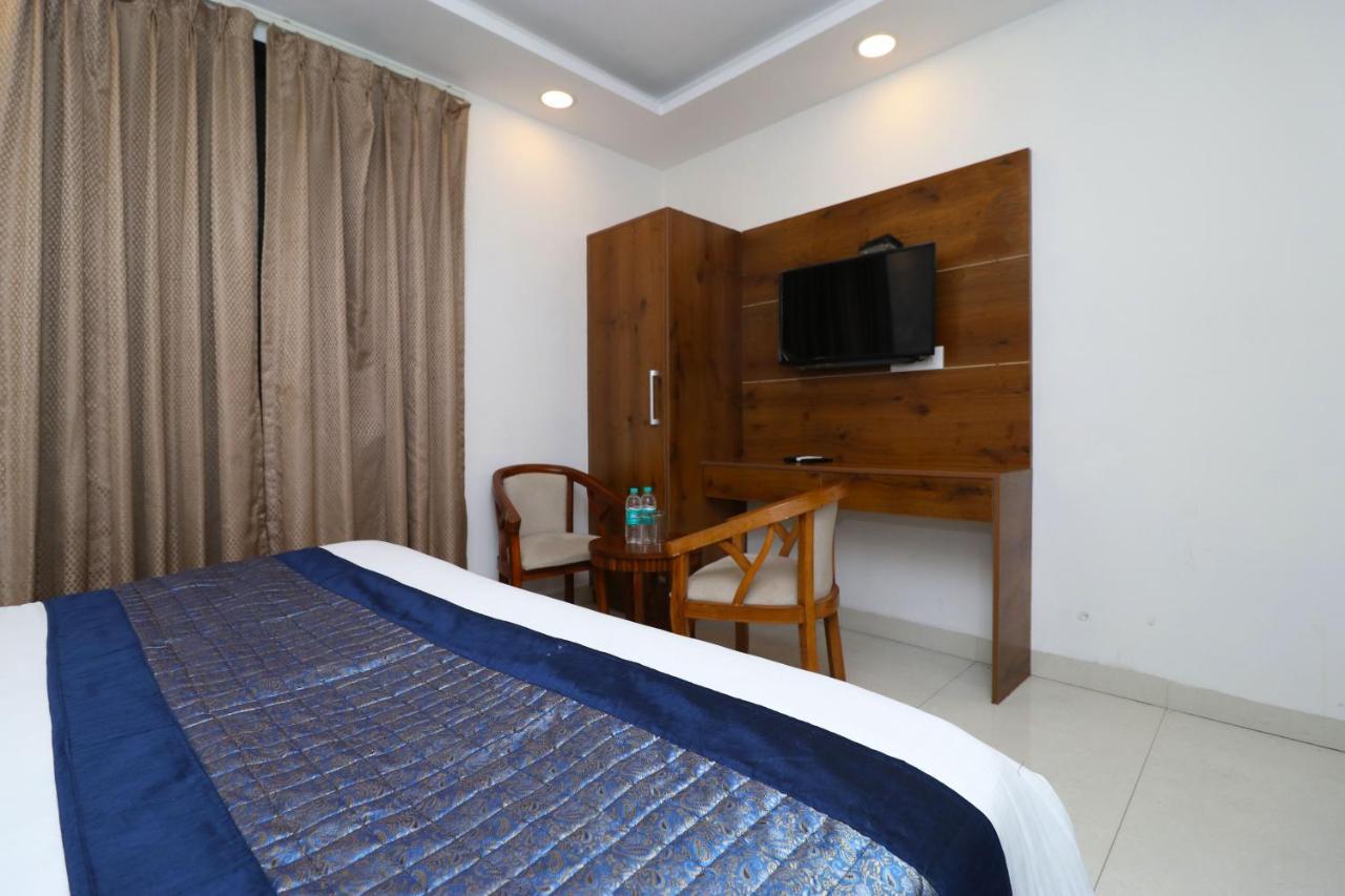 Hotel Belwood Suites - Near New Delhi Airport Kültér fotó